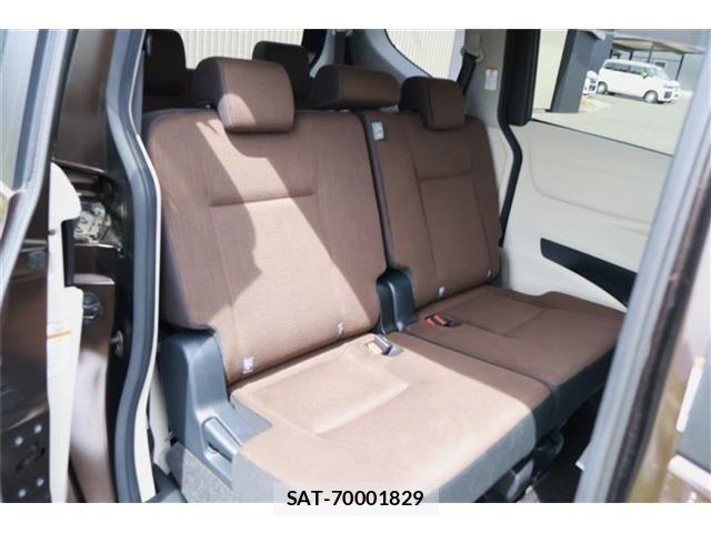 Toyota SIENTA 2016-06 7620004-10
