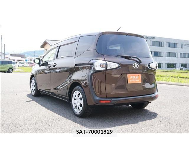 Toyota SIENTA 2016-06 7620004-18