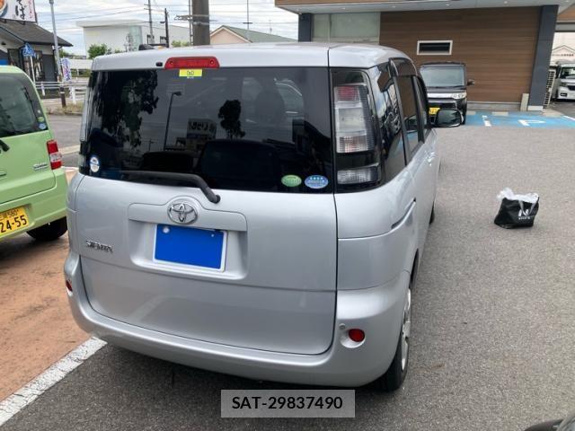 Toyota SIENTA 2012-04 7620036-2