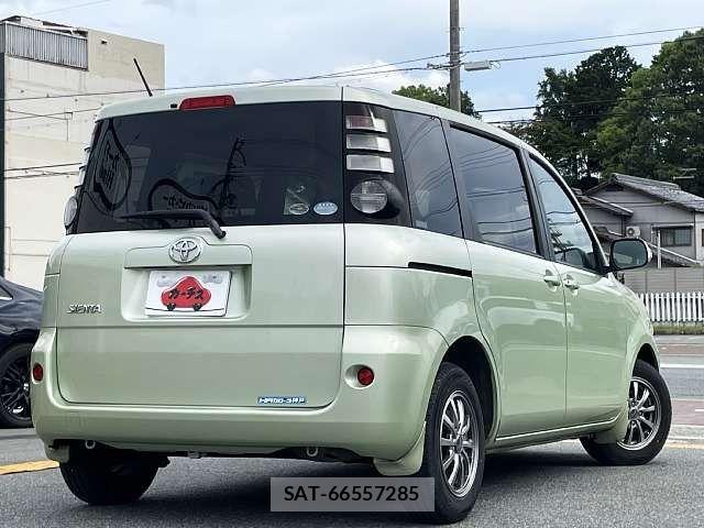 Toyota SIENTA 2010-02 7620037-2