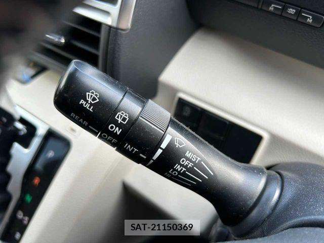 Toyota SIENTA 2016-08 7620028-13