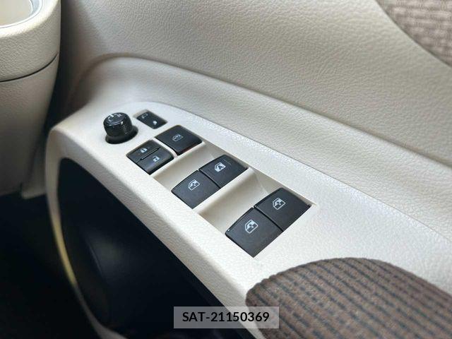 Toyota SIENTA 2016-08 7620028-18