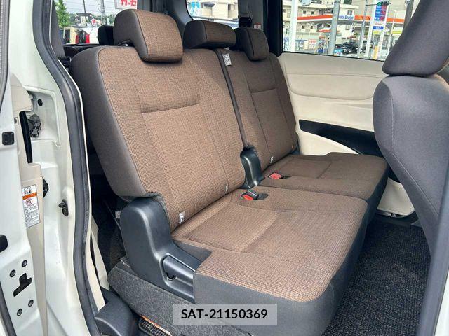 Toyota SIENTA 2016-08 7620028-21