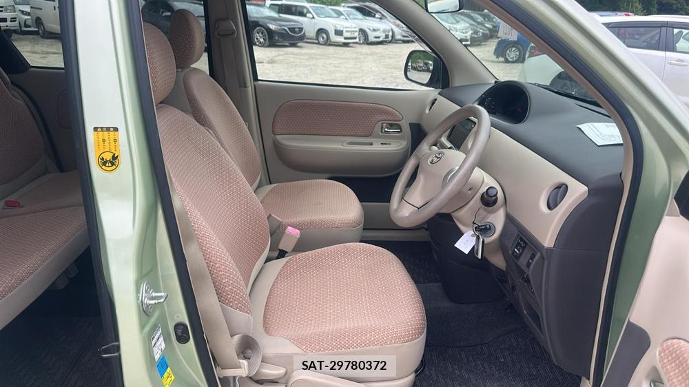 Toyota SIENTA 2011-10 7491216-11