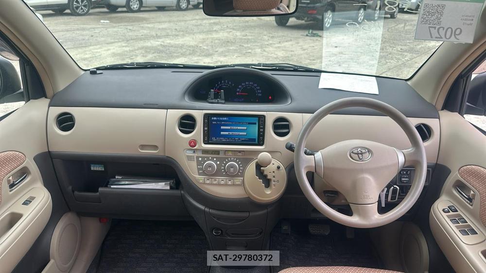 Toyota SIENTA 2011-10 7491216-12
