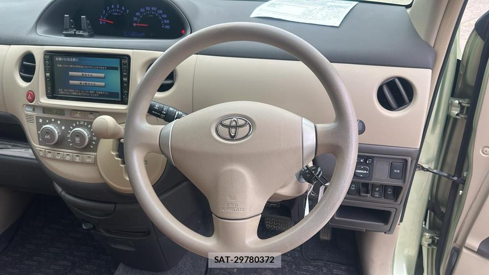 Toyota SIENTA 2011-10 7491216-13