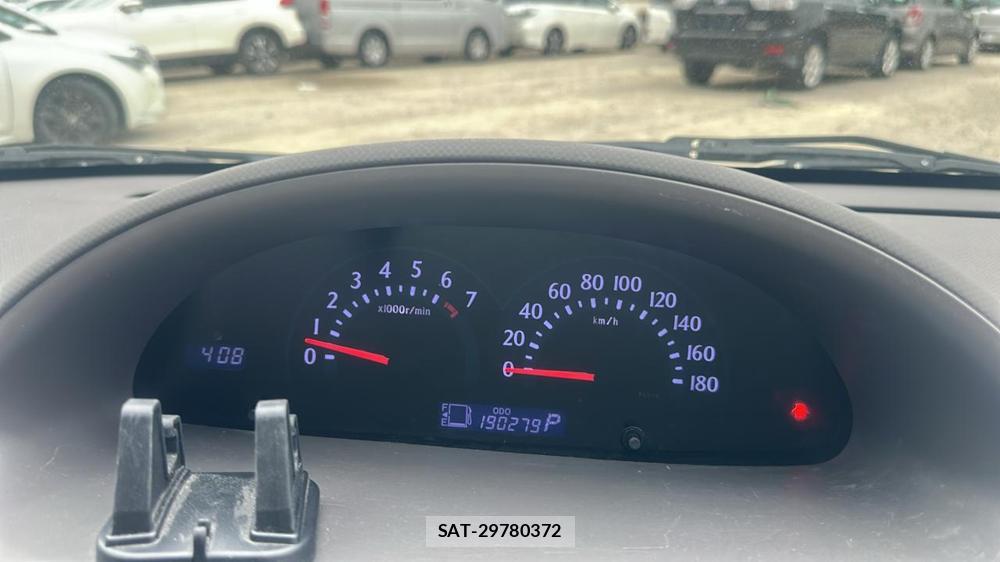 Toyota SIENTA 2011-10 7491216-14