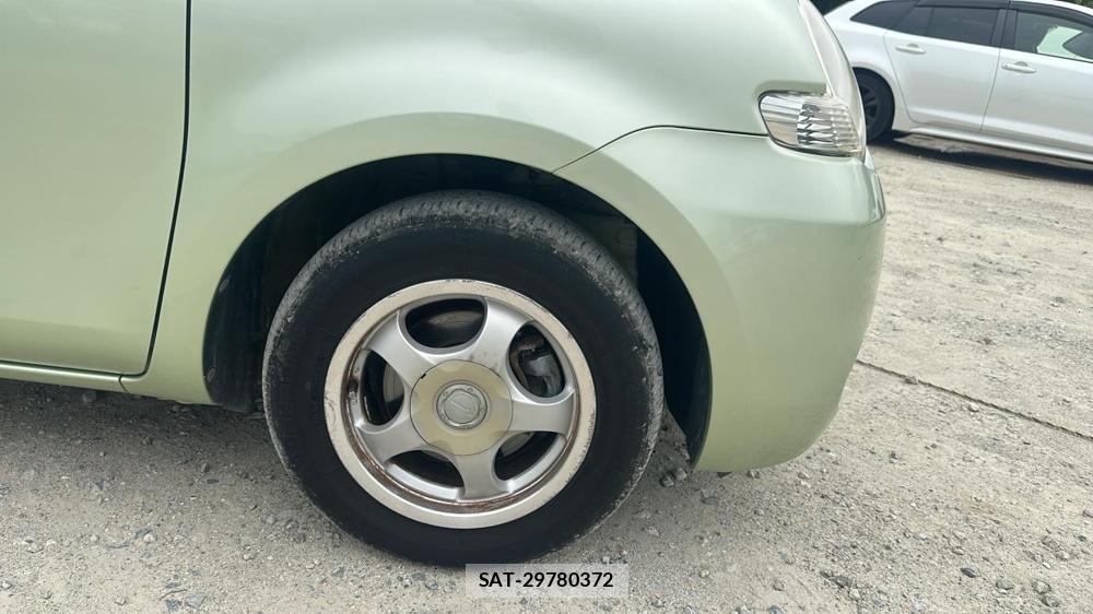 Toyota SIENTA 2011-10 7491216-26