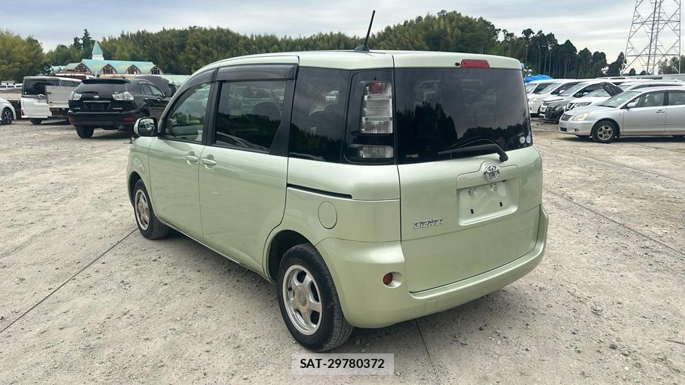 Toyota SIENTA 2011-10 7491216-2