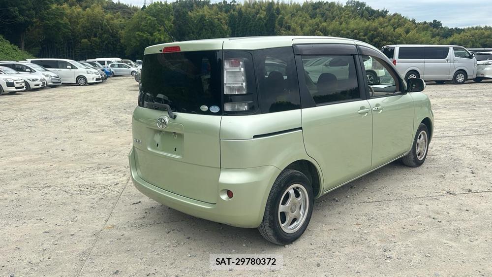Toyota SIENTA 2011-10 7491216-4