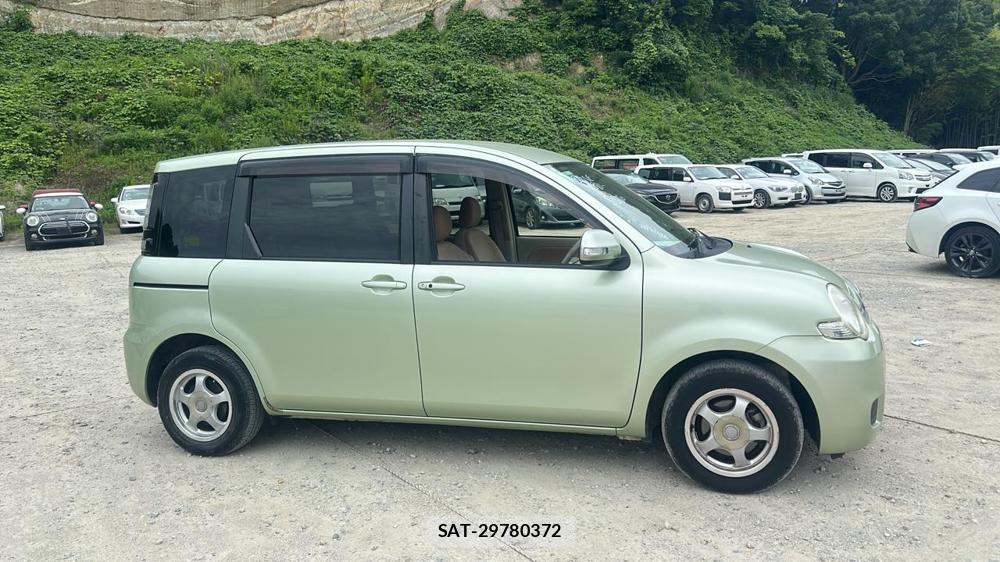 Toyota SIENTA 2011-10 7491216-5
