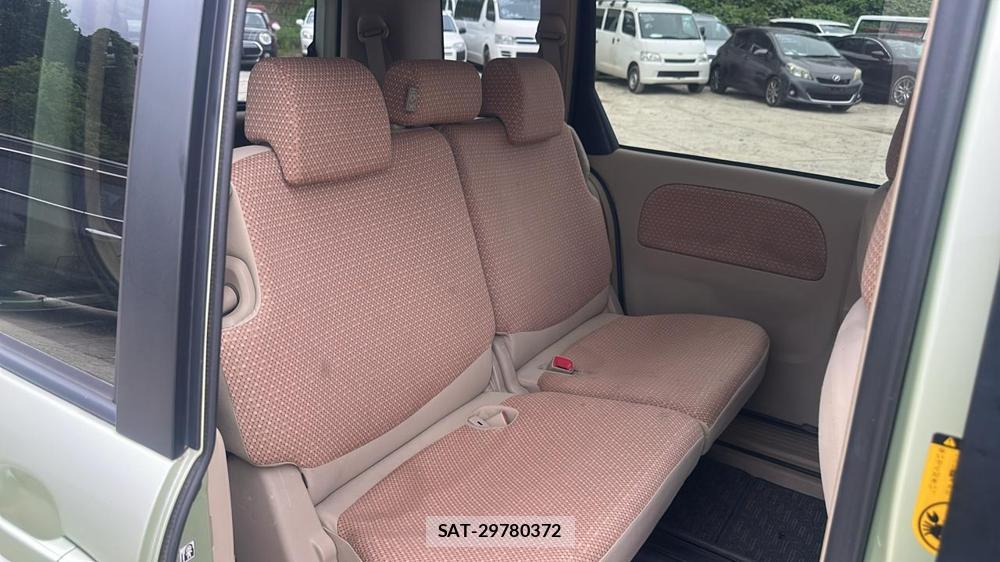 Toyota SIENTA 2011-10 7491216-8