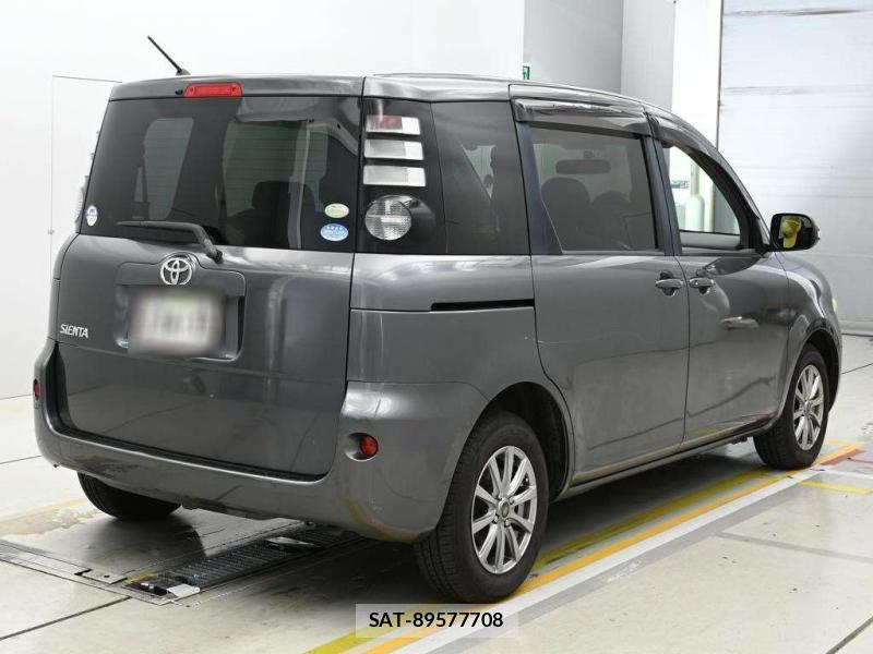 Toyota SIENTA 2010-01 7633715-1