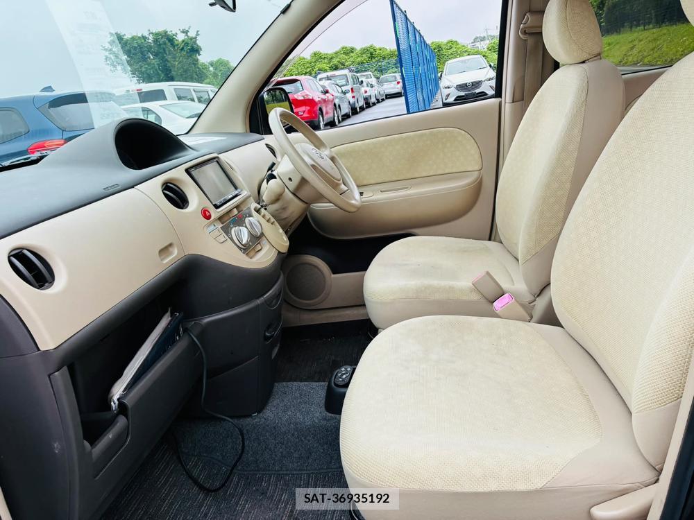 Toyota SIENTA 2010-03 7348066-10