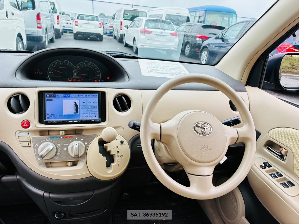 Toyota SIENTA 2010-03 7348066-13
