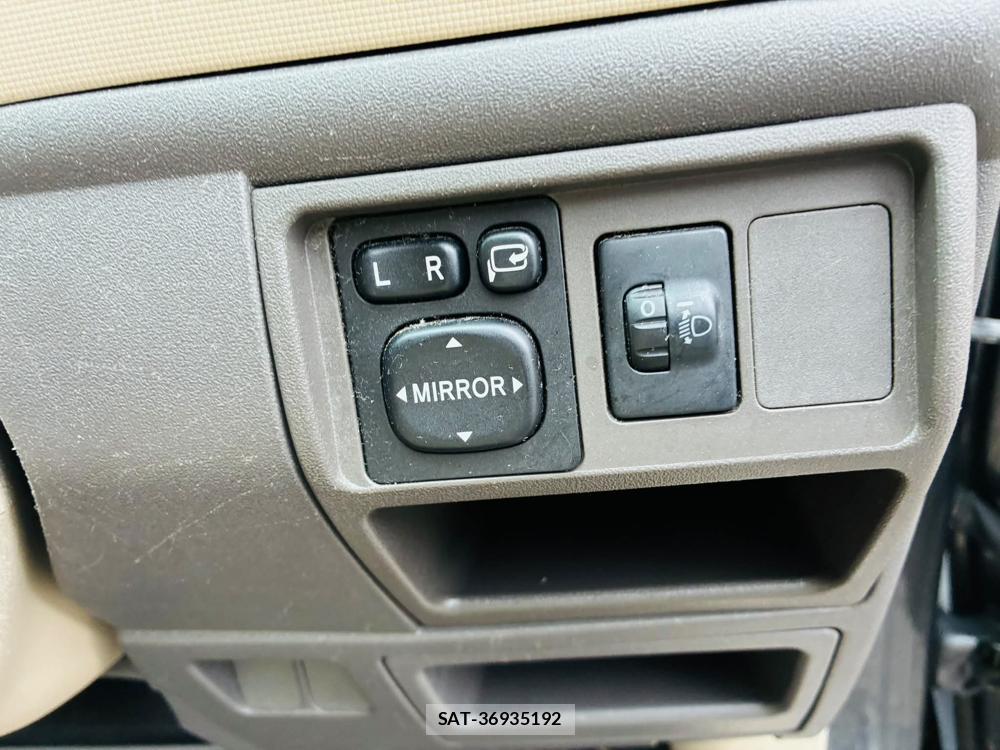 Toyota SIENTA 2010-03 7348066-17