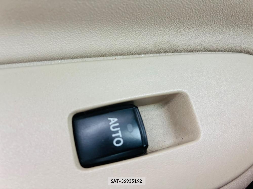 Toyota SIENTA 2010-03 7348066-24
