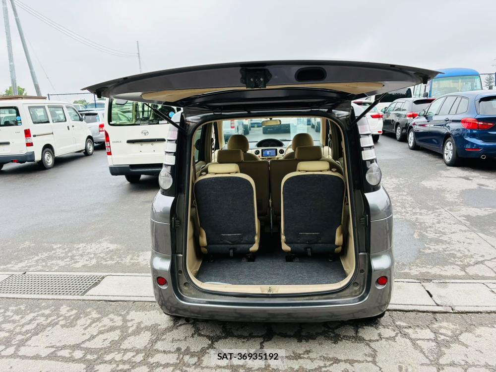 Toyota SIENTA 2010-03 7348066-27