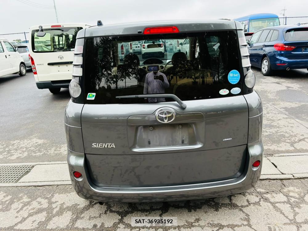 Toyota SIENTA 2010-03 7348066-3