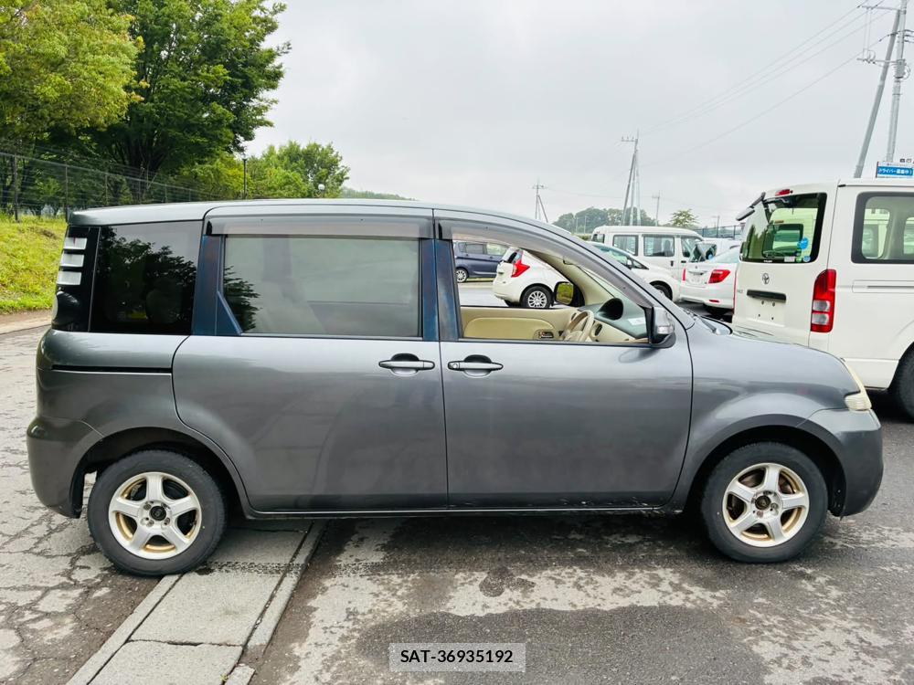 Toyota SIENTA 2010-03 7348066-5