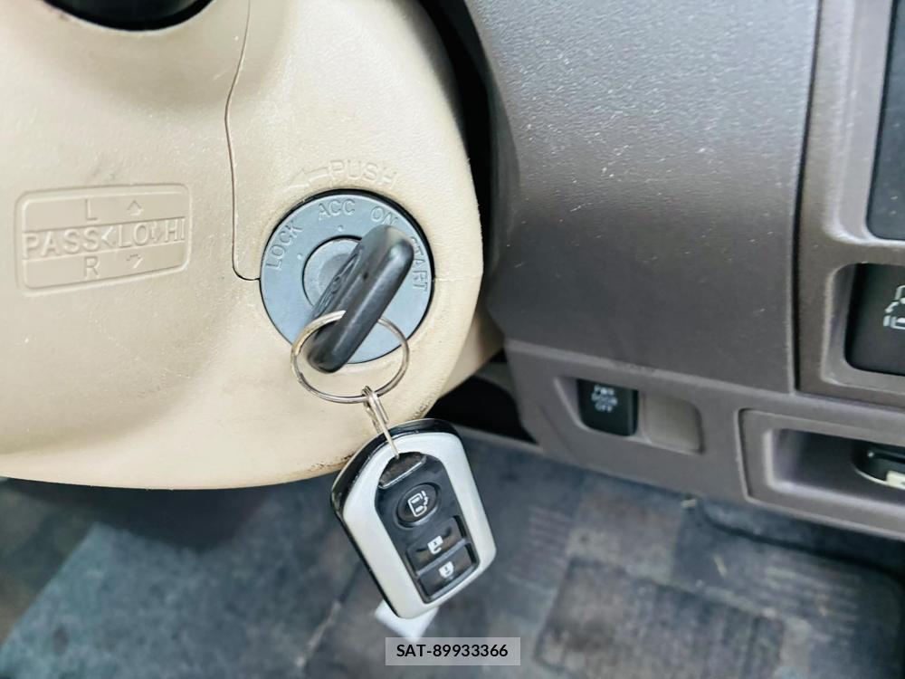 Toyota SIENTA 2008-03 7633718-16