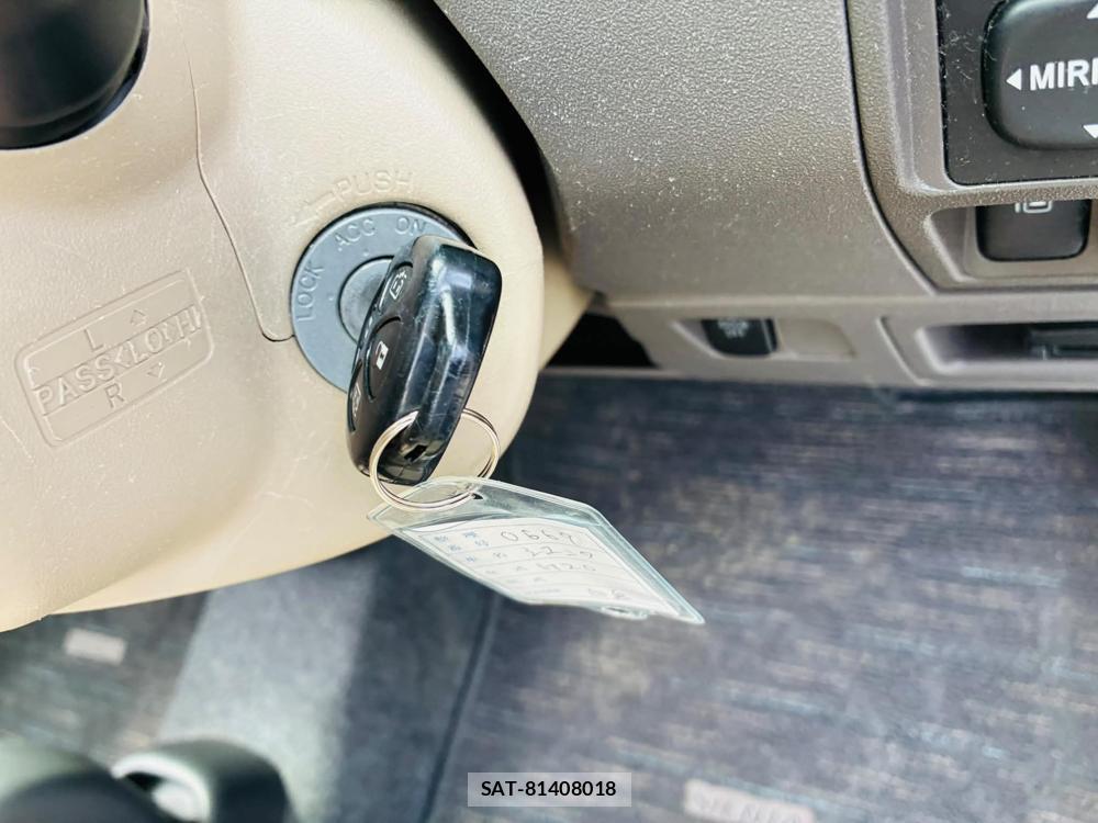 Toyota SIENTA 2008-07 7060718-16