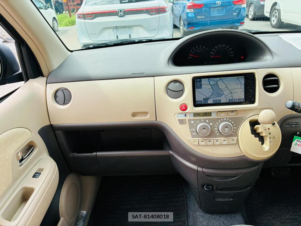 Toyota SIENTA 2008-07 7060718-17