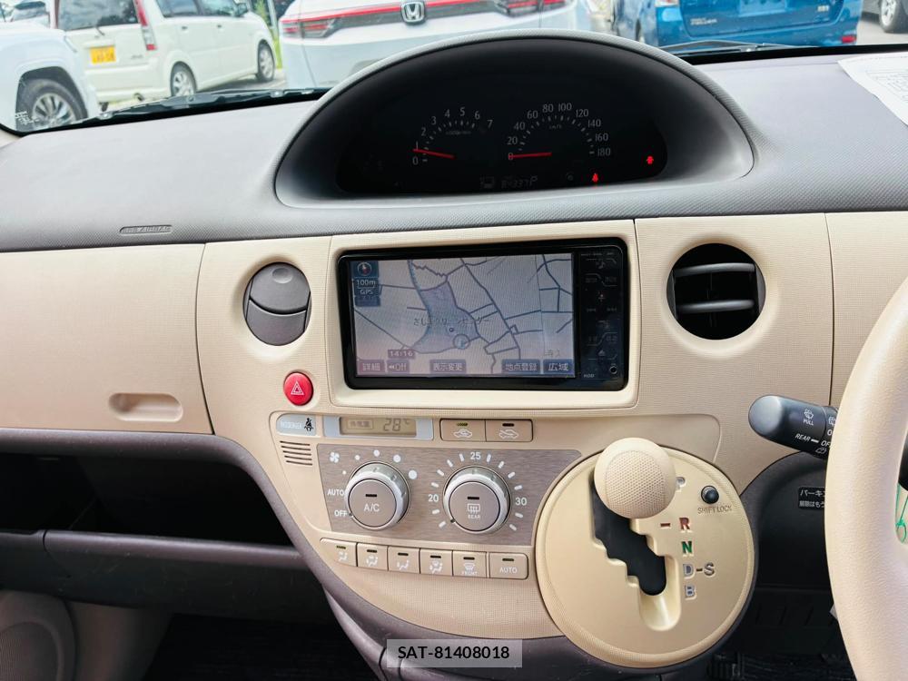 Toyota SIENTA 2008-07 7060718-19
