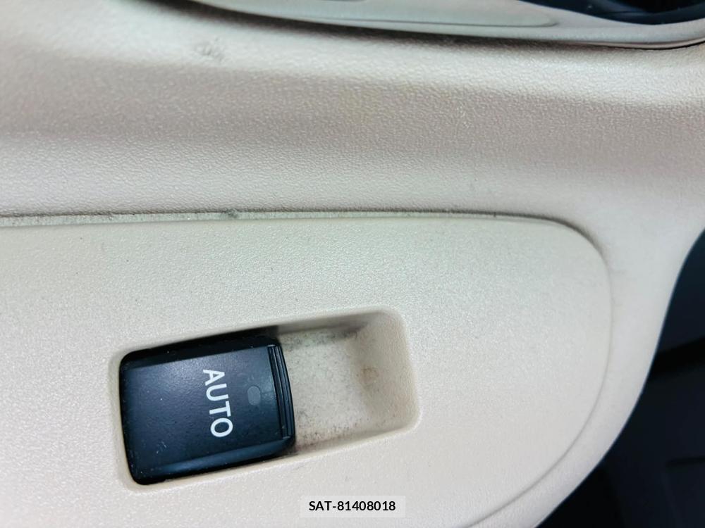Toyota SIENTA 2008-07 7060718-23