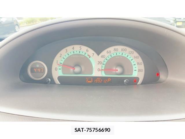 Toyota SIENTA 2005-12 7728682-13