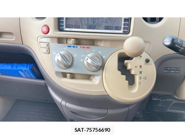 Toyota SIENTA 2005-12 7728682-15