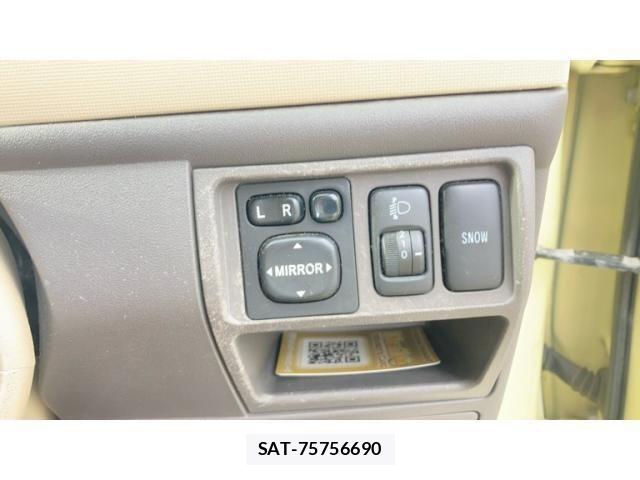 Toyota SIENTA 2005-12 7728682-17