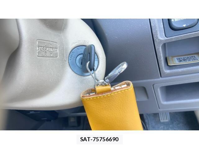 Toyota SIENTA 2005-12 7728682-18