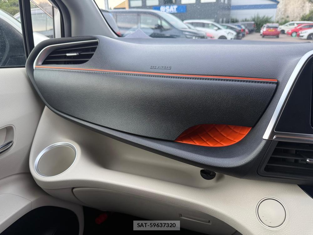 Toyota SIENTA 2016-09 1268864-21