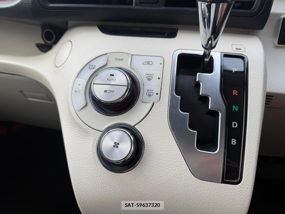 Toyota SIENTA 2016-09 1268864-24