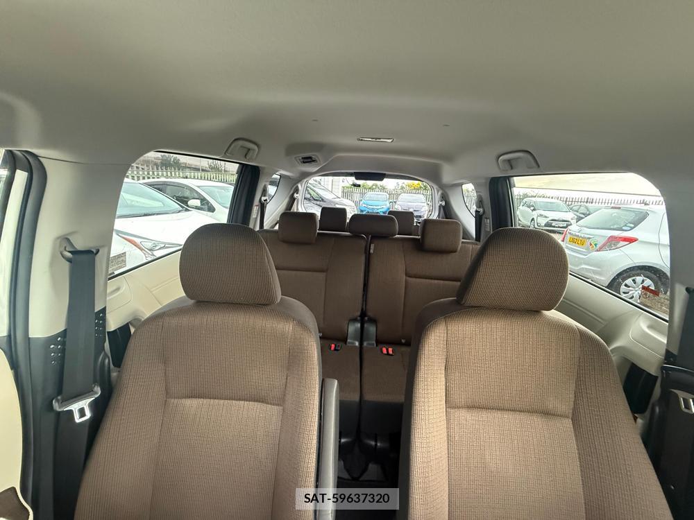 Toyota SIENTA 2016-09 1268864-27