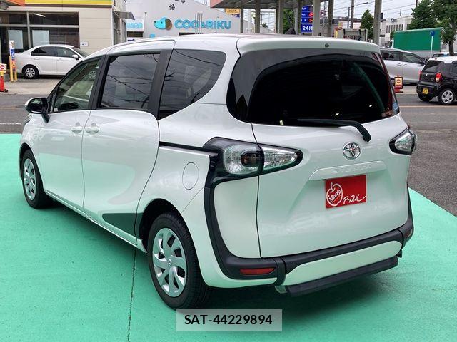 Toyota SIENTA 2018-02 7728619-17