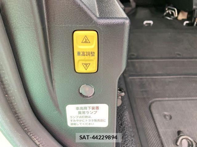 Toyota SIENTA 2018-02 7728619-8