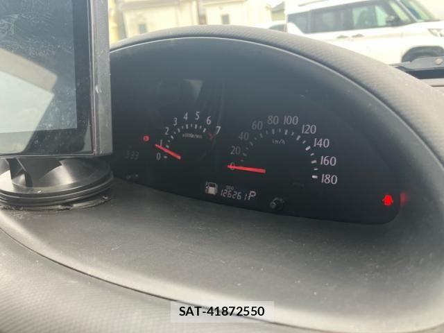 Toyota SIENTA 2003-12 7728681-11