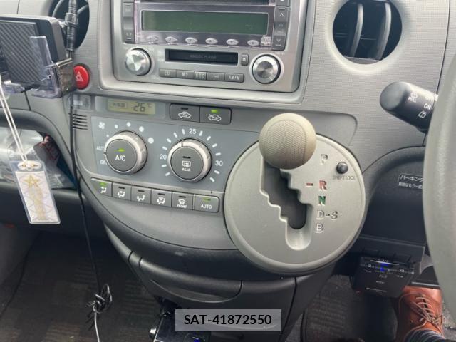 Toyota SIENTA 2003-12 7728681-13
