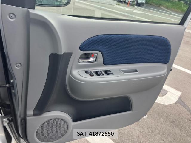 Toyota SIENTA 2003-12 7728681-16