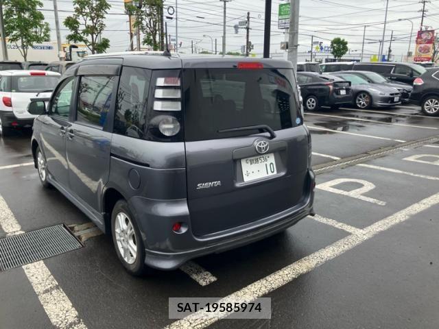 Toyota SIENTA 2010-02 7728683-10
