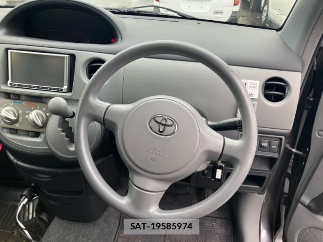 Toyota SIENTA 2010-02 7728683-17