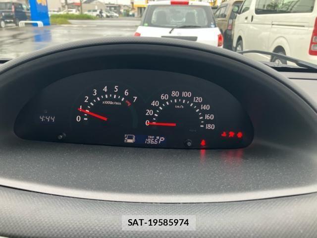 Toyota SIENTA 2010-02 7728683-18