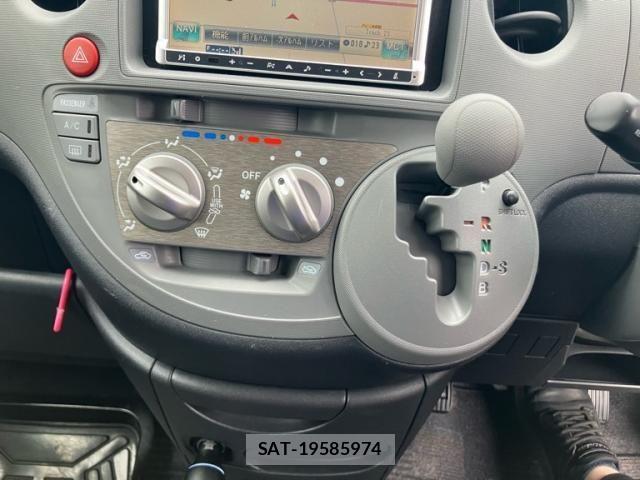 Toyota SIENTA 2010-02 7728683-20