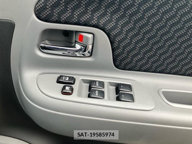Toyota SIENTA 2010-02 7728683-22