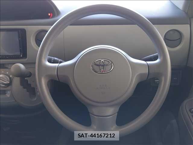 Toyota SIENTA 2010-03 7728646-12