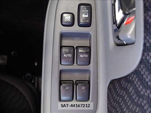 Toyota SIENTA 2010-03 7728646-14