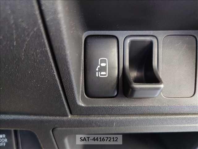 Toyota SIENTA 2010-03 7728646-15