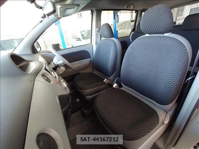 Toyota SIENTA 2010-03 7728646-17